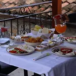 Meroli - Unesco Quarter 4*