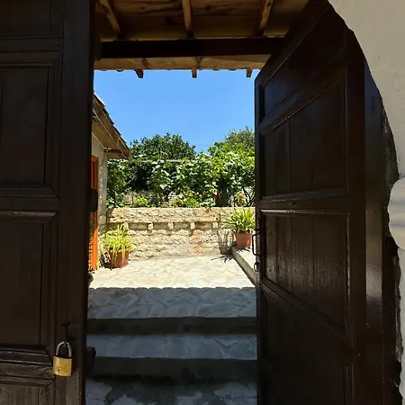 Meroli - Unesco Quarter Guest house Berat