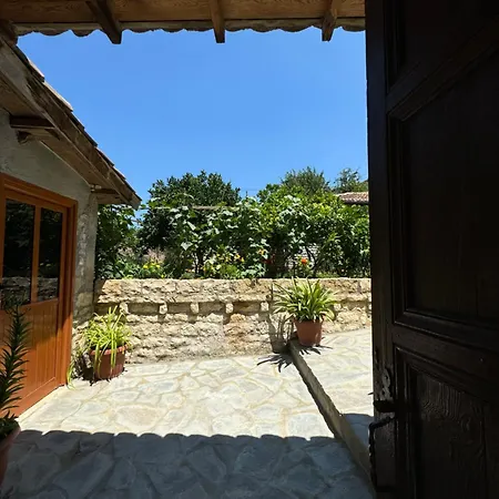 Meroli - Unesco Quarter Berat