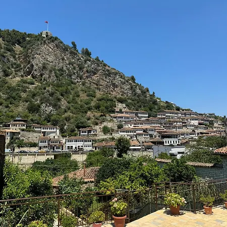 Meroli - Unesco Quarter * Berat